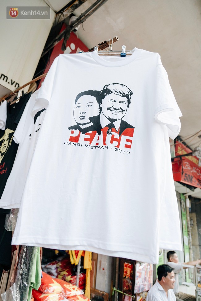 In áo phông hình 2 nhà lãnh đạo Donald Trump và Kim Jong-un, cửa hàng ở Hà Nội kiếm tiền triệu mỗi ngày - Ảnh 7. In áo phông hình 2 nhà lãnh đạo Donald Trump và Kim Jong-un, cửa hàng ở Hà Nội kiếm tiền triệu mỗi ngày - Ảnh 7.