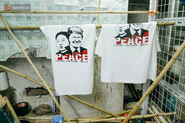 In áo phông hình 2 nhà lãnh đạo Donald Trump và Kim Jong-un, cửa hàng ở Hà Nội kiếm tiền triệu mỗi ngày - Ảnh 10. In áo phông hình 2 nhà lãnh đạo Donald Trump và Kim Jong-un, cửa hàng ở Hà Nội kiếm tiền triệu mỗi ngày - Ảnh 10.