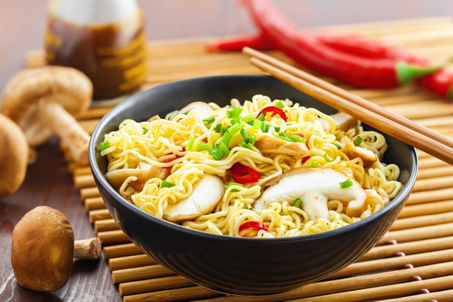 Ăn một bát mì, có thể gan cần tới 32 ngày giải độc? Có 3 điều cần chú ý khi ăn mì để không hại sức khỏe - Ảnh 1. Ăn một bát mì, có thể gan cần tới 32 ngày giải độc? Có 3 điều cần chú ý khi ăn mì để không hại sức khỏe - Ảnh 1.