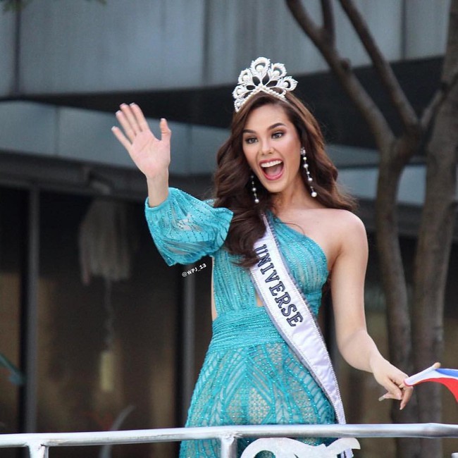 Sự cố hi hữu trong lịch sử Miss Universe: Đang diễu hành, Hoa hậu làm vỡ vương miện 6 tỉ và phản ứng bất ngờ sau đó - Ảnh 5.