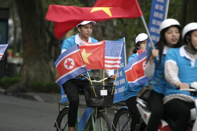 Hà Nội: Đường phố khác lạ trong ngày ra quân trước Hội nghị Thượng đỉnh Mỹ - Triều Tiên - Ảnh 5.