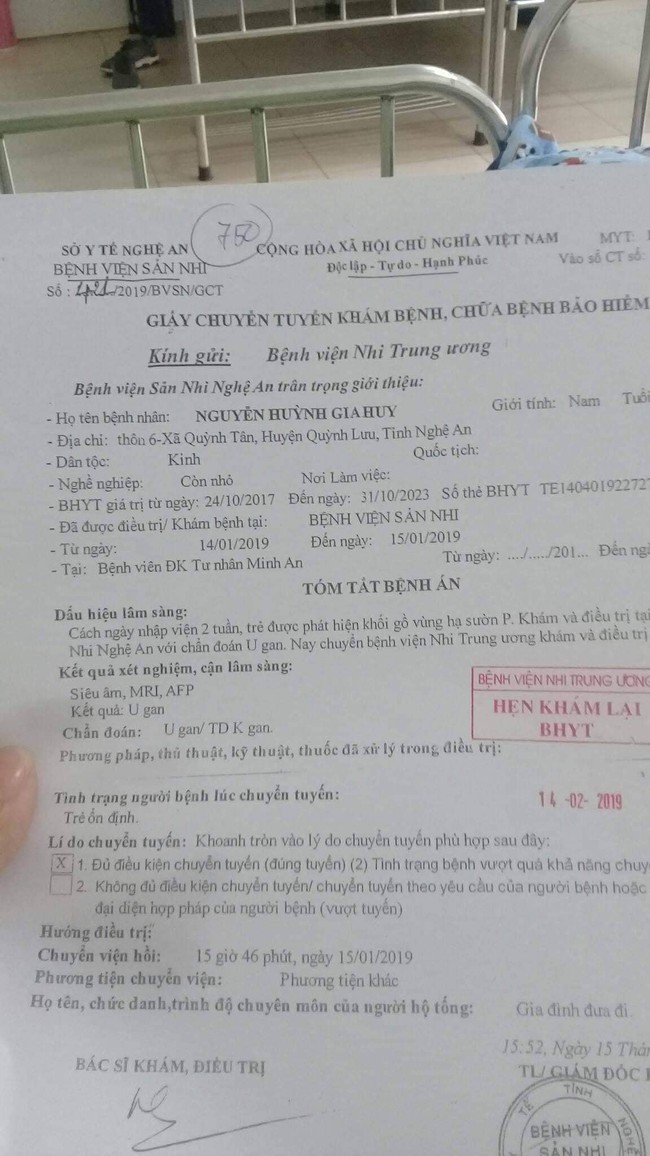 Ánh mắt cầu cứu của bé trai 16 tháng tuổi vừa phát hiện bị ung thư gan, gãy cả 2 chân thì cha nhẫn tâm bỏ lại vợ con đi theo người đàn bà khác - Ảnh 6.