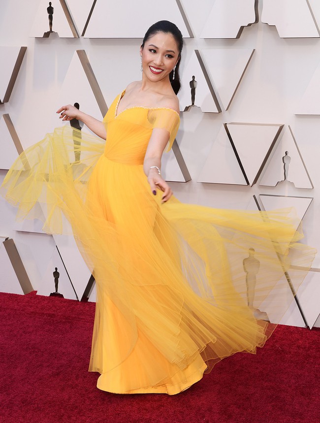 Thảm đỏ Oscar 2019: Lady Gaga chiếm spotlight nhờ ngực đầy, kim cương khủng, Dương Tử Quỳnh U60 vẫn vô cùng sexy với váy xẻ táo bạo  - Ảnh 6.