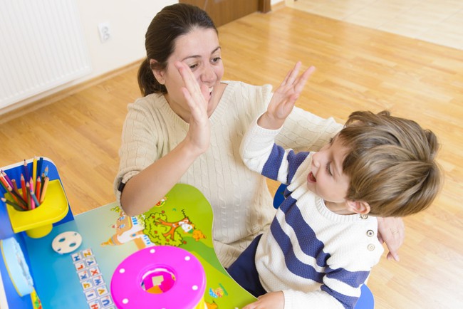 5 cách đơn giản hiệu quả giúp cha mẹ kiểm soát những hành vi “xấu xí” của trẻ dễ như trở bàn tay - Ảnh 4.