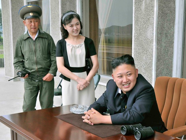 Những tiết lộ hiếm hoi về 3 người con của ông Kim Jong-un và người vợ xinh đẹp  - Ảnh 1.
