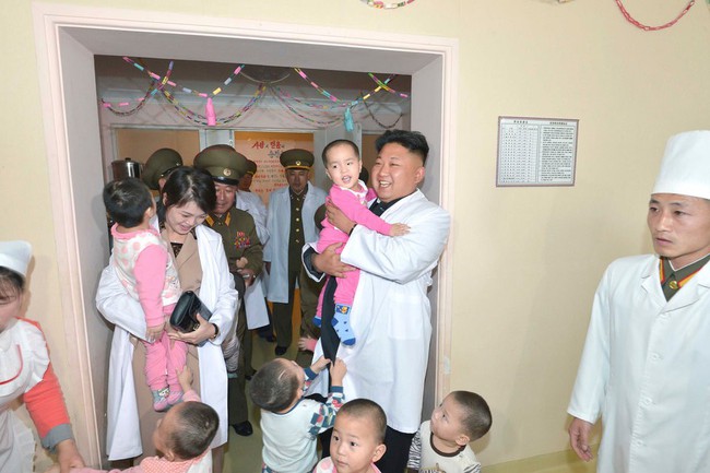 Những tiết lộ hiếm hoi về 3 người con của ông Kim Jong-un và người vợ xinh đẹp - Ảnh 4. Những tiết lộ hiếm hoi về 3 người con của ông Kim Jong-un và người vợ xinh đẹp - Ảnh 4.