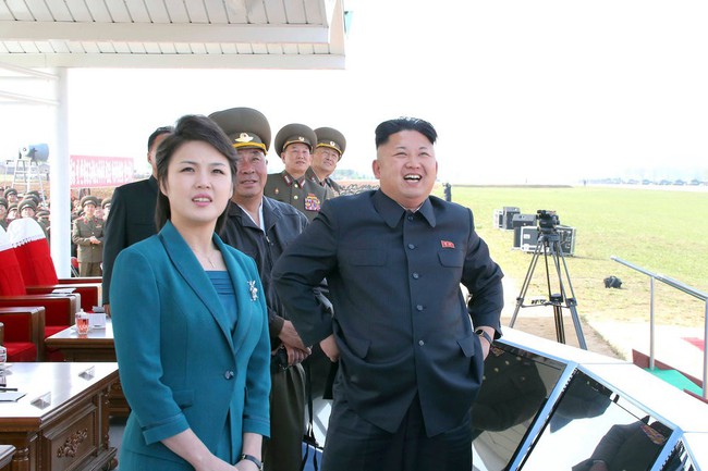 Những tiết lộ hiếm hoi về 3 người con của ông Kim Jong-un và người vợ xinh đẹp  - Ảnh 2.