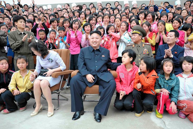 Những tiết lộ hiếm hoi về 3 người con của ông Kim Jong-un và người vợ xinh đẹp - Ảnh 5. Những tiết lộ hiếm hoi về 3 người con của ông Kim Jong-un và người vợ xinh đẹp - Ảnh 5.