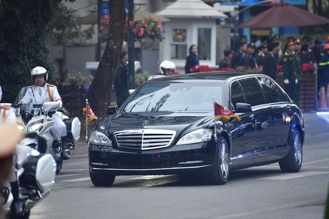 Ảnh: Chủ tịch Kim Jong Un thăm Đại sứ quán Triều Tiên trong ngày đầu tiên đến Hà Nội - Ảnh 1.
