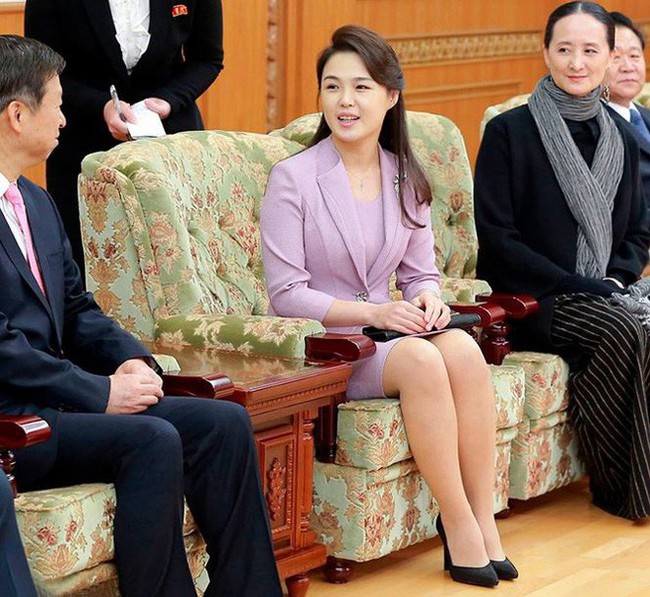 Vợ Chủ tịch Kim Jong Un - đệ nhất phu nhân của Triều Tiên xinh đẹp và bí ẩn thế nào? - Ảnh 3.