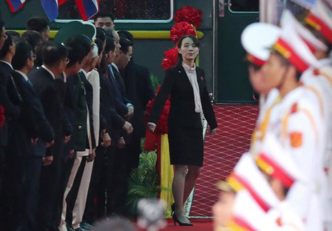 Hình ảnh ông Kim Jong Un lần đầu xuất hiện tại Việt Nam qua ống kính phóng viên quốc tế - Ảnh 8. Hình ảnh ông Kim Jong Un lần đầu xuất hiện tại Việt Nam qua ống kính phóng viên quốc tế - Ảnh 8.
