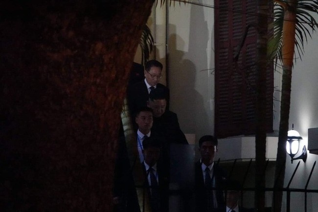 Ảnh: Chủ tịch Kim Jong Un thăm Đại sứ quán Triều Tiên trong ngày đầu tiên đến Hà Nội - Ảnh 12.