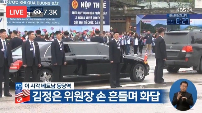 Dàn vệ sĩ tinh nhuệ tái hiện màn chạy bộ ấn tượng bên xe của Chủ tịch Kim Jong-un trước ga Đồng Đăng - Ảnh 7.