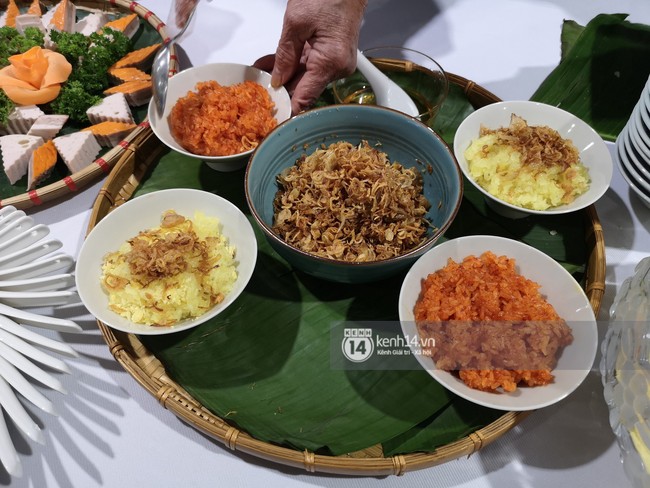 Phóng viên các nước hào hứng khi được thưởng thức ẩm thực nổi tiếng Hà thành tại trung tâm báo chí quốc tế hội nghị thượng đỉnh Mỹ - Triều - Ảnh 5. Phóng viên các nước hào hứng khi được thưởng thức ẩm thực nổi tiếng Hà thành tại trung tâm báo chí quốc tế hội nghị thượng đỉnh Mỹ - Triều - Ảnh 5.