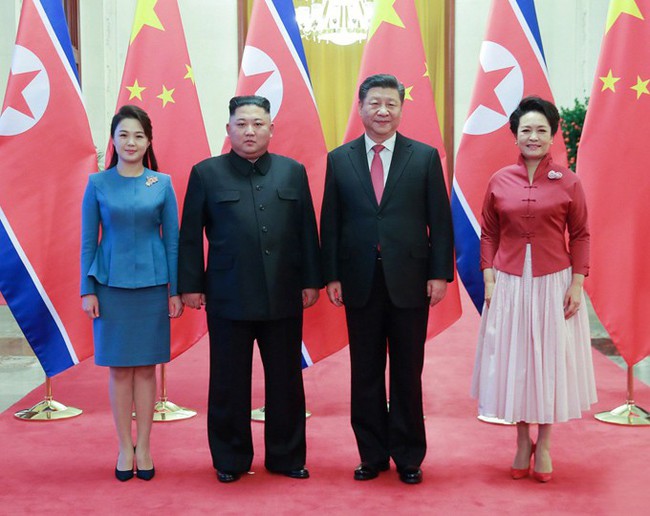 Chiêm ngưỡng 2 bóng hồng được xem là 2 người phụ nữ quyền lực nhất Triều Tiên, luôn theo sát và hỗ trợ đắc lực cho ông Kim Jong-un - Ảnh 4.