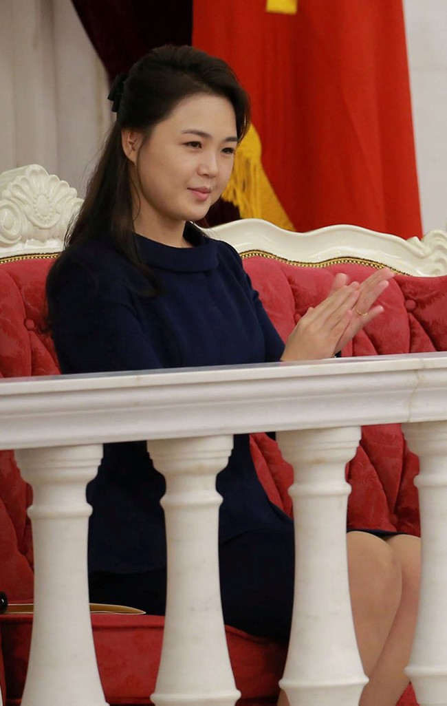 Chiêm ngưỡng 2 bóng hồng được xem là 2 người phụ nữ quyền lực nhất Triều Tiên, luôn theo sát và hỗ trợ đắc lực cho ông Kim Jong-un - Ảnh 13.