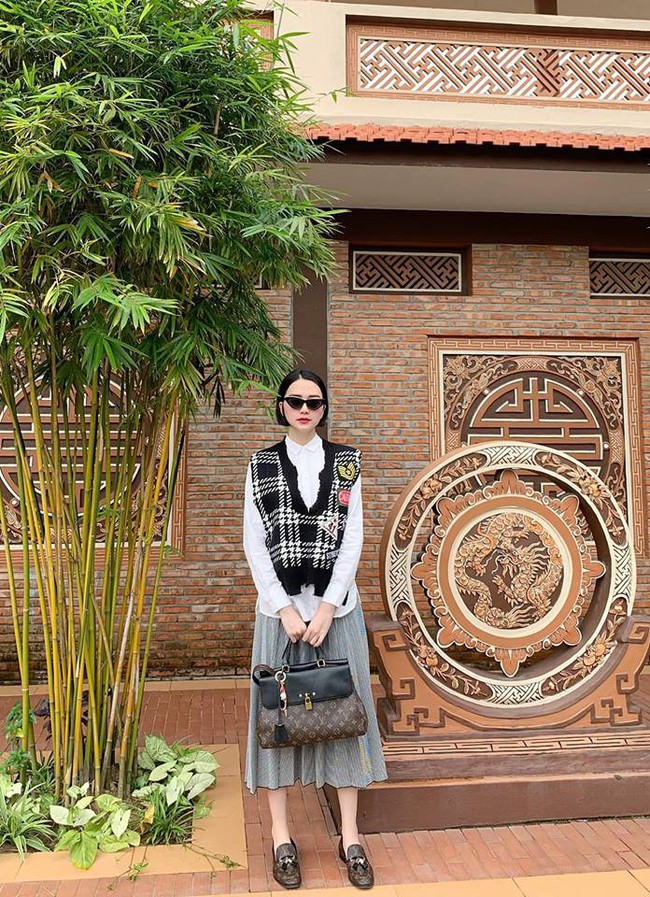 Street style cận Tết của sao Việt: Hà Hồ diện toàn màu chóe, Đàm Thu Trang cực giản dị trong bộ đồ sắc nâu  - Ảnh 15.
