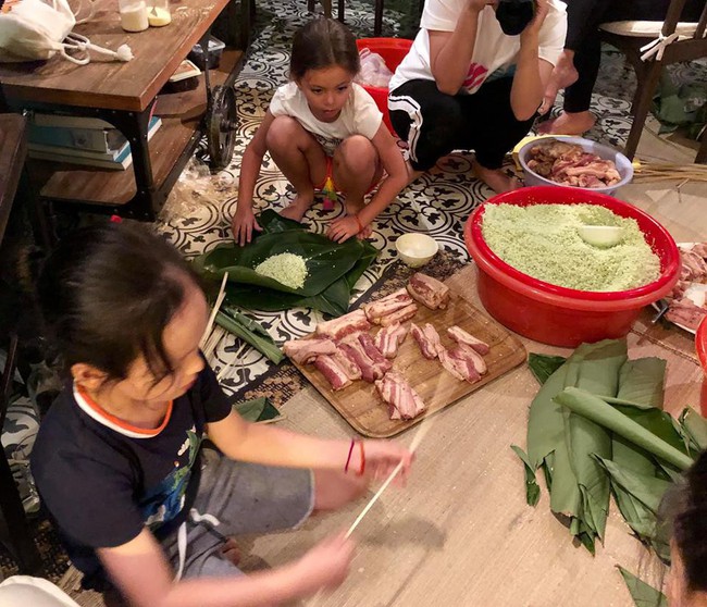 Dàn nhóc tỳ nhà sao Việt hào hứng gói bánh chưng, trang hoàng nhà cửa đón Tết nguyên đán 2019 - Ảnh 2.