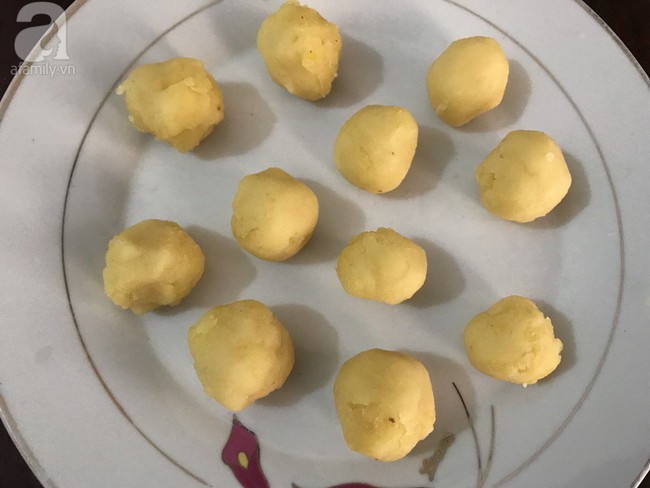 Mồng 1 Tết làm món bánh đỏ để mong cả năm may mắn - Ảnh 5. Mồng 1 Tết làm món bánh đỏ để mong cả năm may mắn - Ảnh 5.