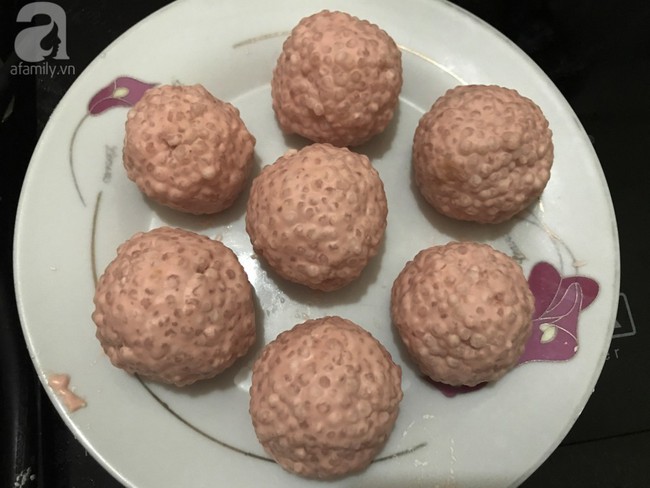 Mồng 1 Tết làm món bánh đỏ để mong cả năm may mắn - Ảnh 8. Mồng 1 Tết làm món bánh đỏ để mong cả năm may mắn - Ảnh 8.