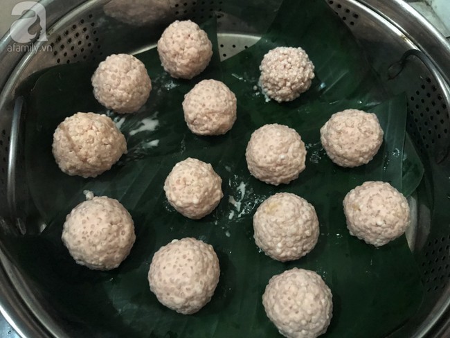 Mồng 1 Tết làm món bánh đỏ để mong cả năm may mắn - Ảnh 9. Mồng 1 Tết làm món bánh đỏ để mong cả năm may mắn - Ảnh 9.