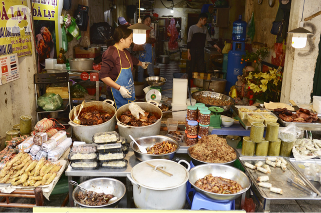 Ngày cuối cùng của năm, chợ Hàng Bè tất bật hơn bao giờ hết khi đi một lượt là mua đủ cả Tết - Ảnh 10.