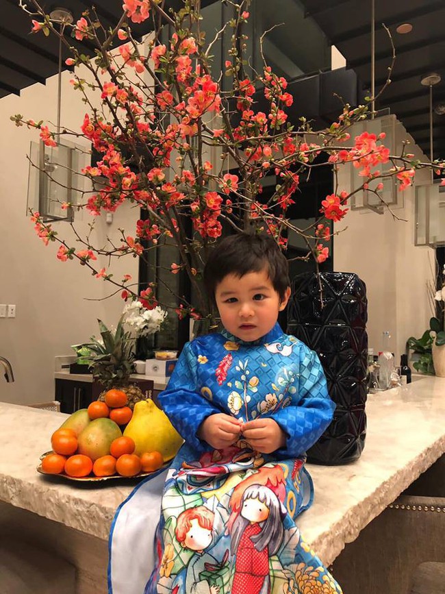 Ngắm dàn nhóc tỳ nhà sao Việt xúng xính diện áo dài ngày đầu năm mới - Ảnh 4.