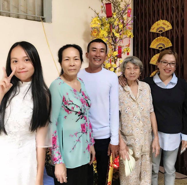 Ngắm dàn nhóc tỳ nhà sao Việt xúng xính diện áo dài ngày đầu năm mới - Ảnh 9.