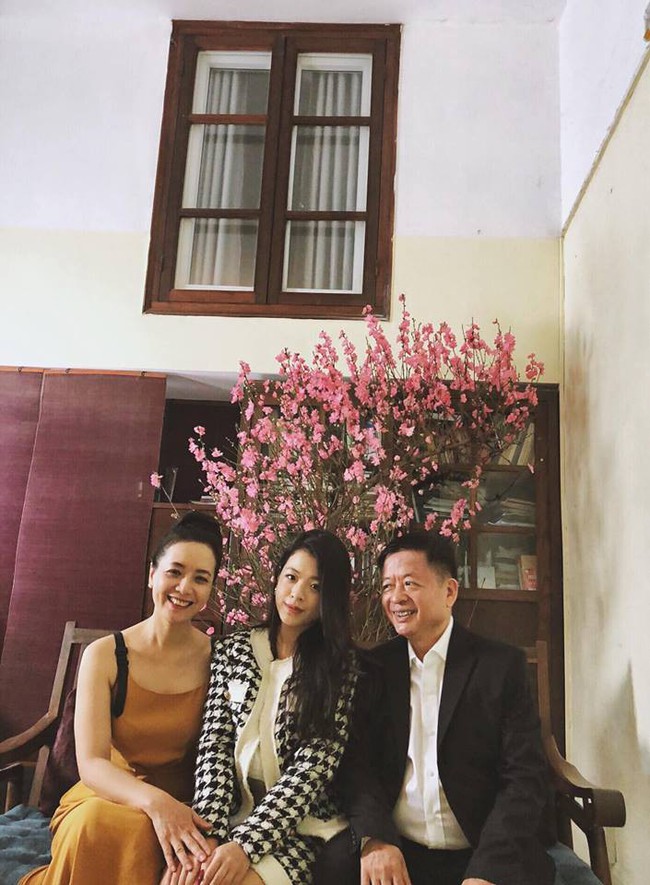 2 con gái nghệ sĩ Chiều Xuân khoe ảnh áo dài đón Tết, ai cũng ngỡ ngàng vì quá xinh đẹp giống mẹ - Ảnh 5.