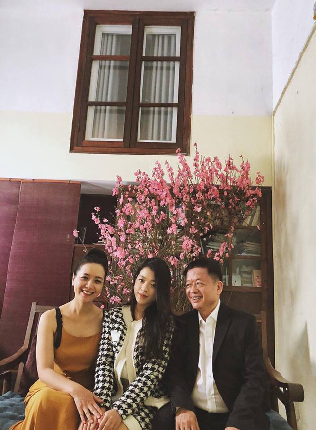 2 con gái nghệ sĩ Chiều Xuân khoe ảnh áo dài đón Tết, ai cũng ngỡ ngàng vì quá xinh đẹp giống mẹ - Ảnh 5. 2 con gái nghệ sĩ Chiều Xuân khoe ảnh áo dài đón Tết, ai cũng ngỡ ngàng vì quá xinh đẹp giống mẹ - Ảnh 5.