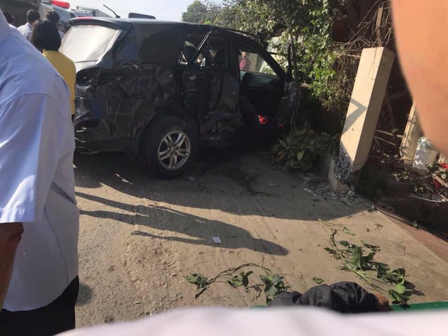 Thanh Hóa: Xe ô tô con rẽ vào làng bị xe khách đâm khiến 7 người bị thương, 3 người chết - Ảnh 4.