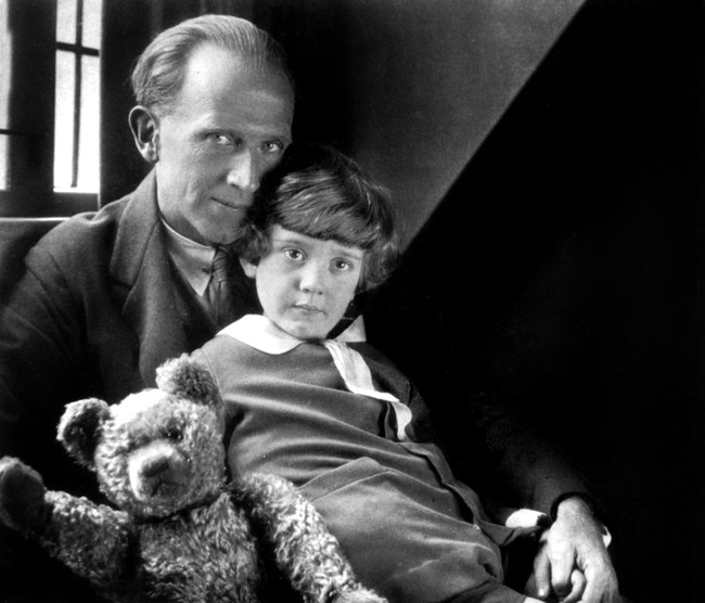 Câu chuyện buồn về nguyên bản đời thực của Winnie The Pooh: Cậu bé Christopher bị bố lợi dụng, mẹ từ mặt - Ảnh 3.