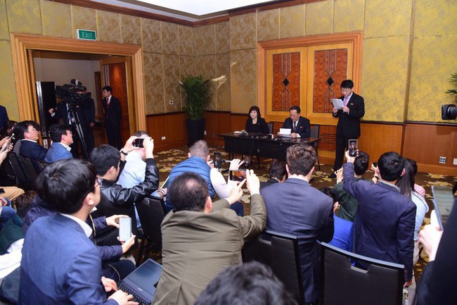 Triều Tiên tổ chức cuộc họp báo bất ngờ tại Hà Nội lúc nửa đêm sau hội nghị thượng đỉnh Mỹ-Triều lần hai - Ảnh 2.
