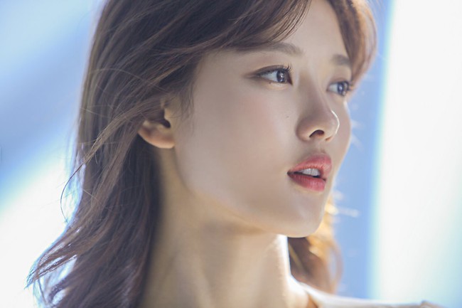 Kim Yoo Jung khiến dân tình trầm trồ chỉ vì 1 bộ hình: 20 tuổi mà đã xinh đẹp đến độ nữ thần cũng phải kiêng dè - Ảnh 2.