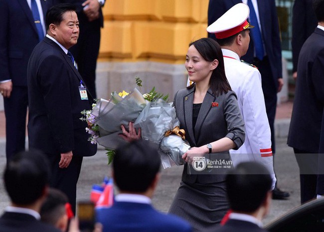 Em gái ông Kim Jong-un thu hút sự chú ý trong chuyến thăm chính thức của nhà lãnh đạo Triều Tiên tại Việt Nam - Ảnh 2.
