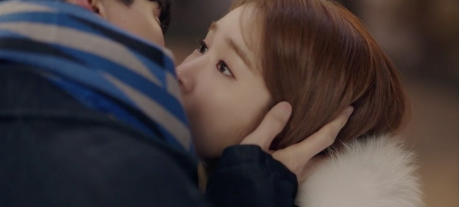Chạm đến trái tim: Khán giả đừng chê Lee Dong Wook chậm tiêu nữa, anh đã hôn được Yoo In Na rồi đây! - Ảnh 8.
