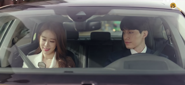 Chạm đến trái tim: Bí mật yêu nhau nhưng Lee Dong Wook - Yoo In Na lại trông như đang chiến tranh lạnh - Ảnh 2.