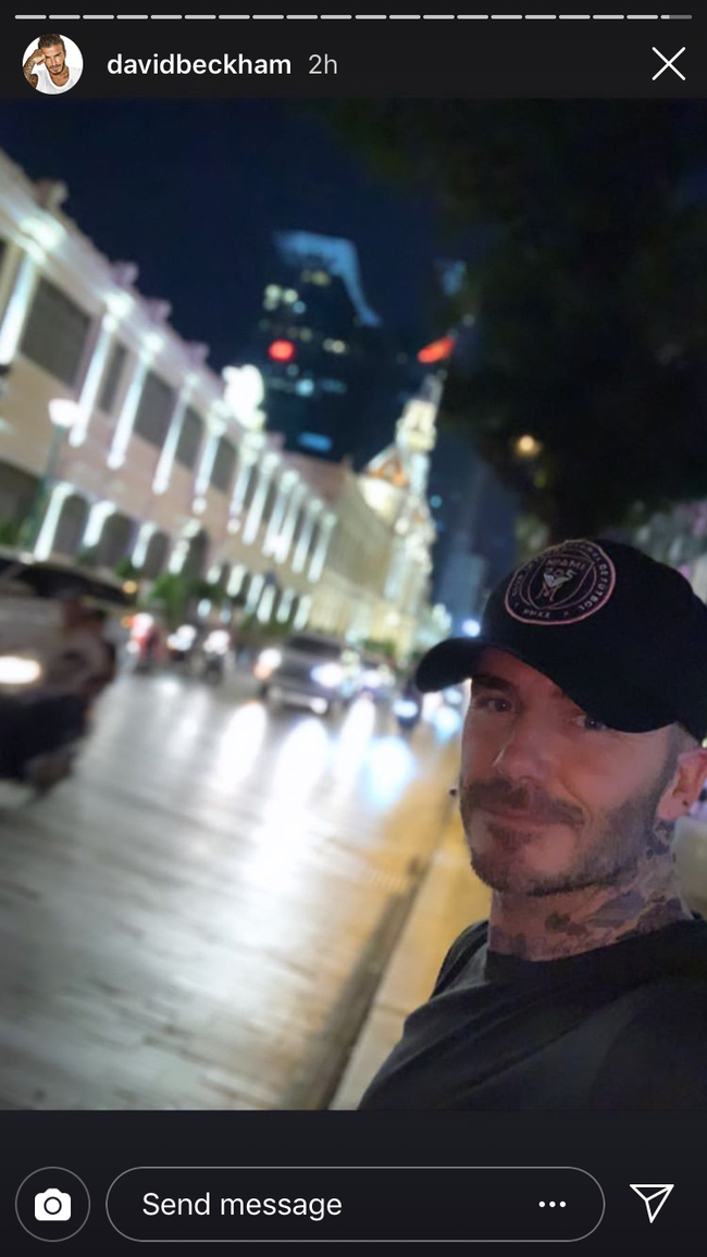 David Beckham khoe ngay clip thả tim và ảnh selfie dạo phố Sài Gòn lên Instagram sau chuỗi sự kiện tại Việt Nam - Ảnh 3.