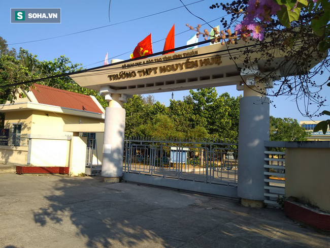 Mẹ nam sinh phản pháo về tin đồn cô giáo cùng con vào khách sạn: Con tôi không muốn đi học nữa - Ảnh 2. Mẹ nam sinh phản pháo về tin đồn cô giáo cùng con vào khách sạn: Con tôi không muốn đi học nữa - Ảnh 2.