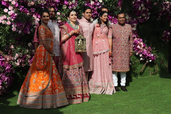 Dàn sao siêu khủng dự hôn lễ quý tử tỷ phú giàu nhất Ấn Độ: Hoa hậu thế giới, Cựu thủ tướng Anh, CEO Google góp mặt - Ảnh 6.