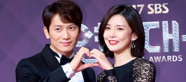 Lee Bo Young vừa hạ sinh bé thứ 2, Ji Sung đã vội cặp kè mỹ nhân mới - Ảnh 2.