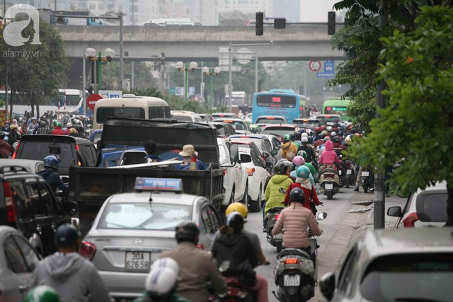 Hà Nội: Người dân trên đường Nguyễn Trãi không đồng tình với thông tin sẽ cấm xe máy trên tuyến đường - Ảnh 6.