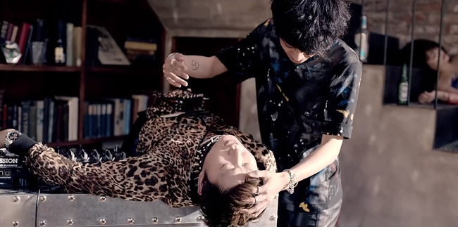 MV 18+ tái hiện cảnh thác loạn, trụy lạc của ca sĩ quay lén clip sex Jung Joon Young bị đào mộ - Ảnh 7.
