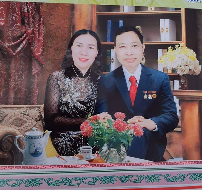 Dân mạng vừa buồn cười vừa thương trước bức ảnh kỷ niệm trị giá 1,8 triệu mà vớ ngay ông photoshop không có tâm - Ảnh 1. Dân mạng vừa buồn cười vừa thương trước bức ảnh kỷ niệm trị giá 1,8 triệu mà vớ ngay ông photoshop không có tâm - Ảnh 1.