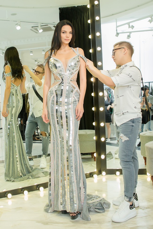 Diện váy xuyên thấu, Hoa hậu Siêu quốc gia 2018 khoe đường cong gợi cảm khi ở Việt Nam  - Ảnh 8.