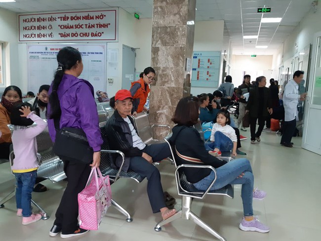 Bắc Ninh: Gần 400 học sinh mầm non nghi bị nhiễm khuẩn ấu trùng sán lợn phải xuống Hà Nội khám  - Ảnh 1.