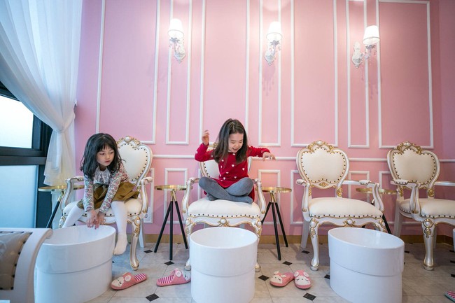 Trẻ mẫu giáo Hàn Quốc thi nhau trang điểm, mỹ phẩm trở thành đồ chơi “thế hệ mới” - Ảnh 5.