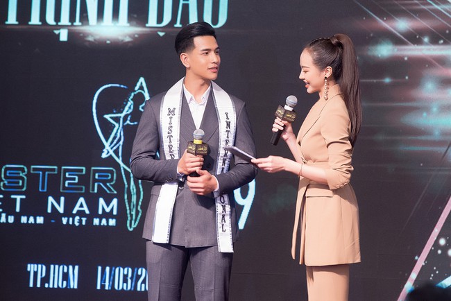 Tái xuất sau thời gian mất hút, Nguyễn Thị Thành đẹp hút hồn với đầm ôm sát gợi cảm - Ảnh 7. Tái xuất sau thời gian mất hút, Nguyễn Thị Thành đẹp hút hồn với đầm ôm sát gợi cảm - Ảnh 7.