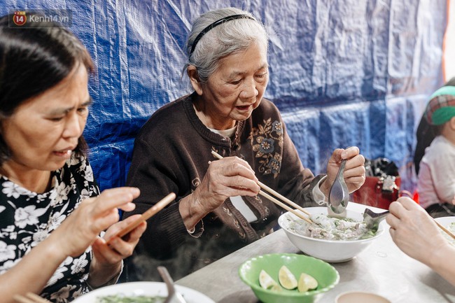 Sự trùng hợp gây hiểu nhầm ở Hà Nội suốt hàng chục năm: 2 ông cùng tên Thìn, cùng bán phở nhưng chẳng ai nhái ai - Ảnh 8.