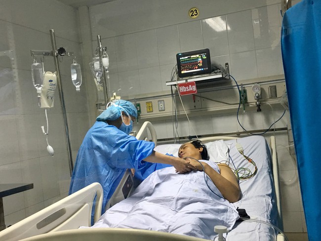 Lần đầu tiên tại Việt Nam: “Chia sẻ gan” từ người cho chết não để ghép cho hai bệnh nhân - Ảnh 3.